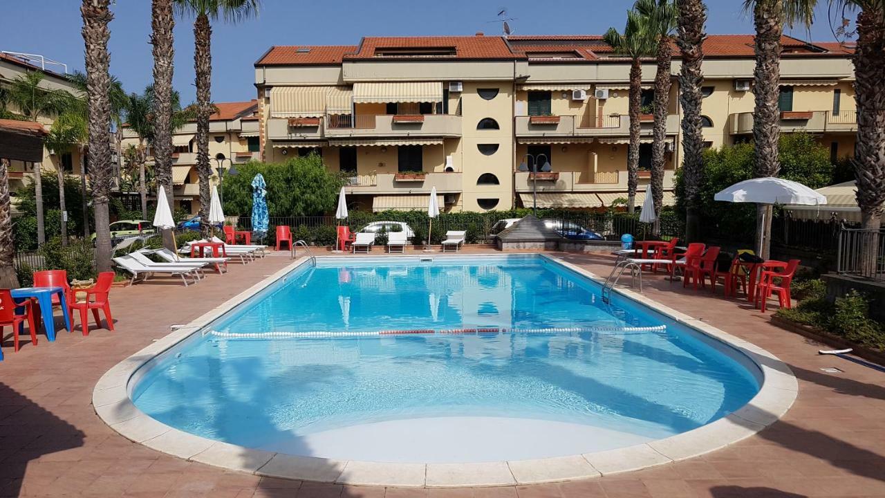 In Con Piscina E Area Polifuzionale *